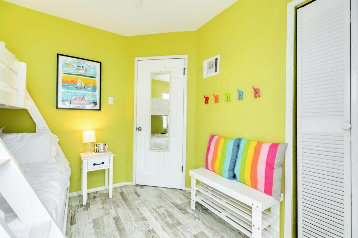 Fun In The Sun! Cozy Beach Pad, Gulf Views And Easy Access To The Sand! Surfside Beach Exterior foto